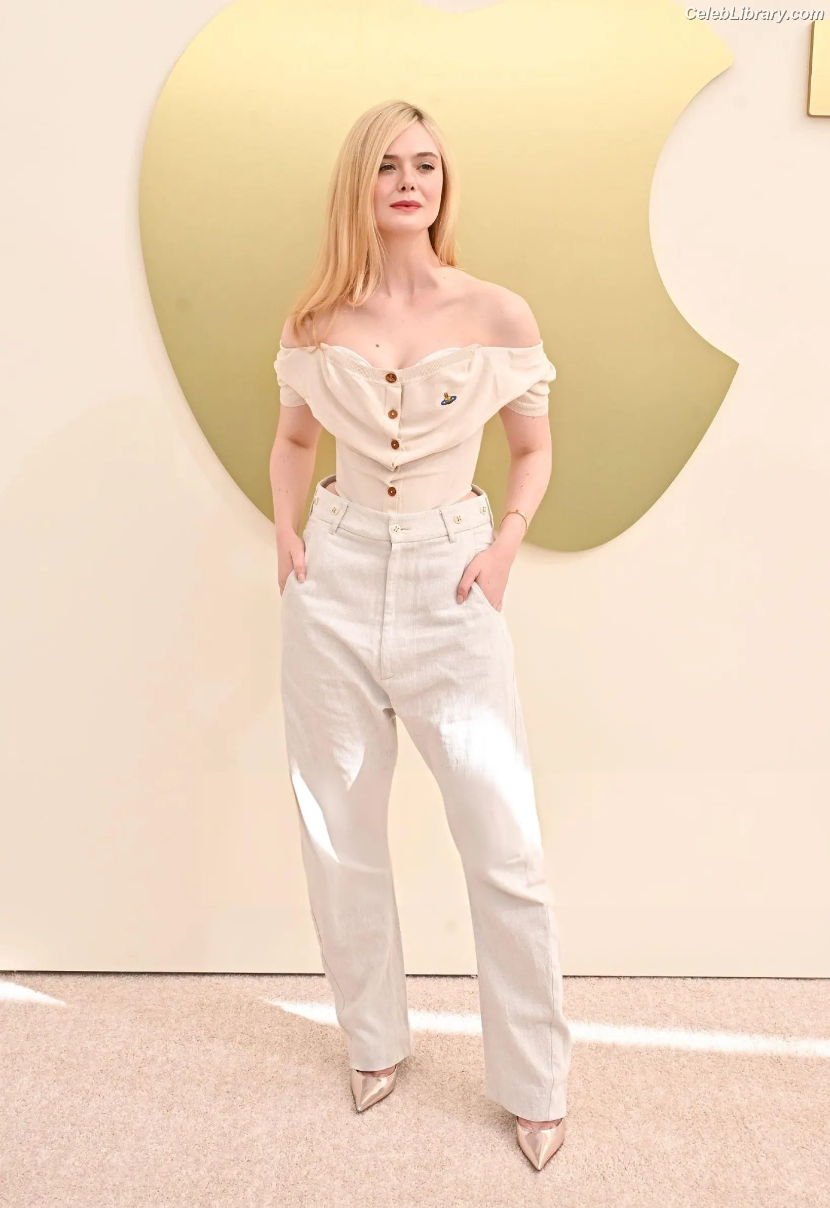 Elle Fanning photo 21 of 4118