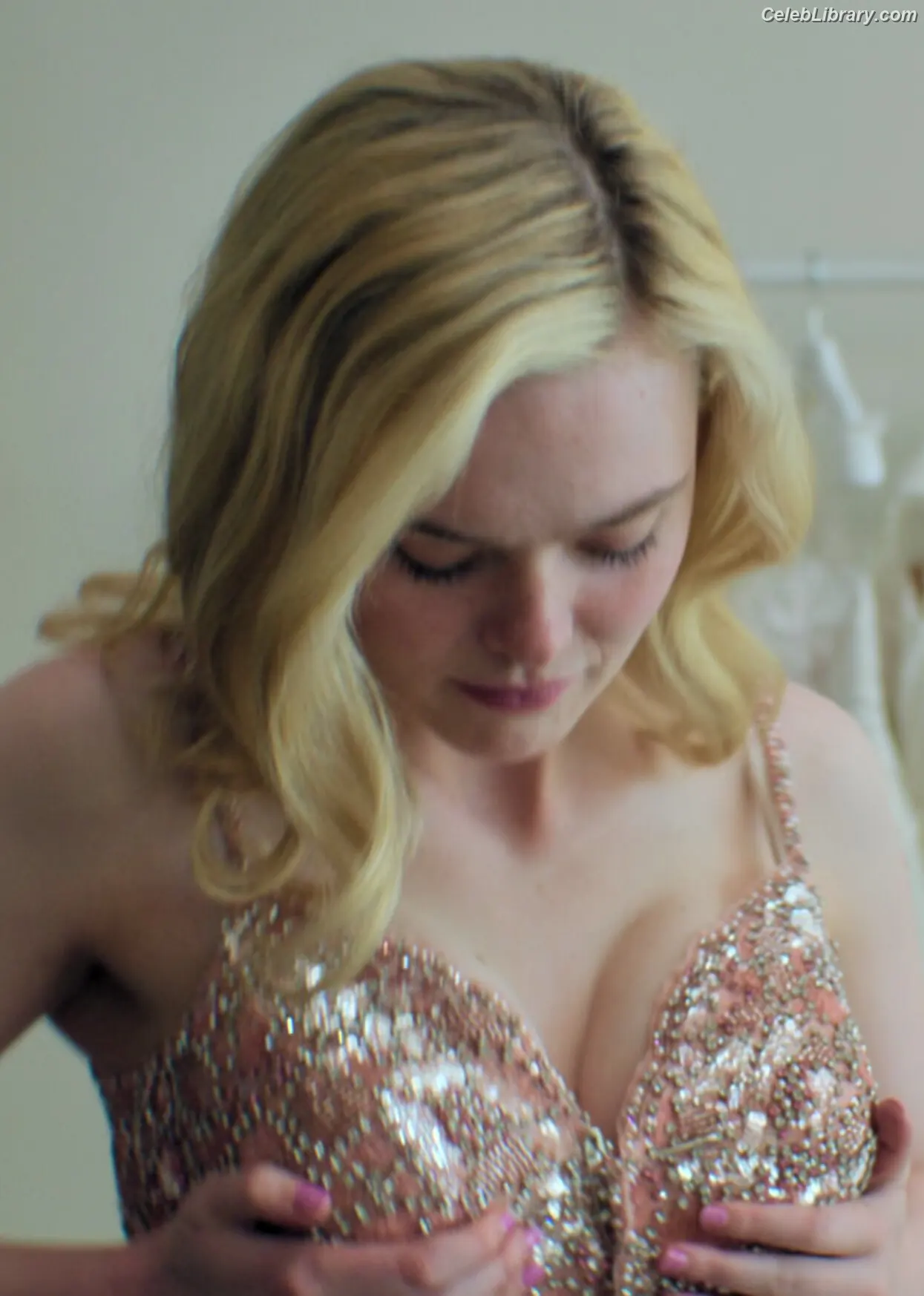 Elle Fanning photo 17 of 4118