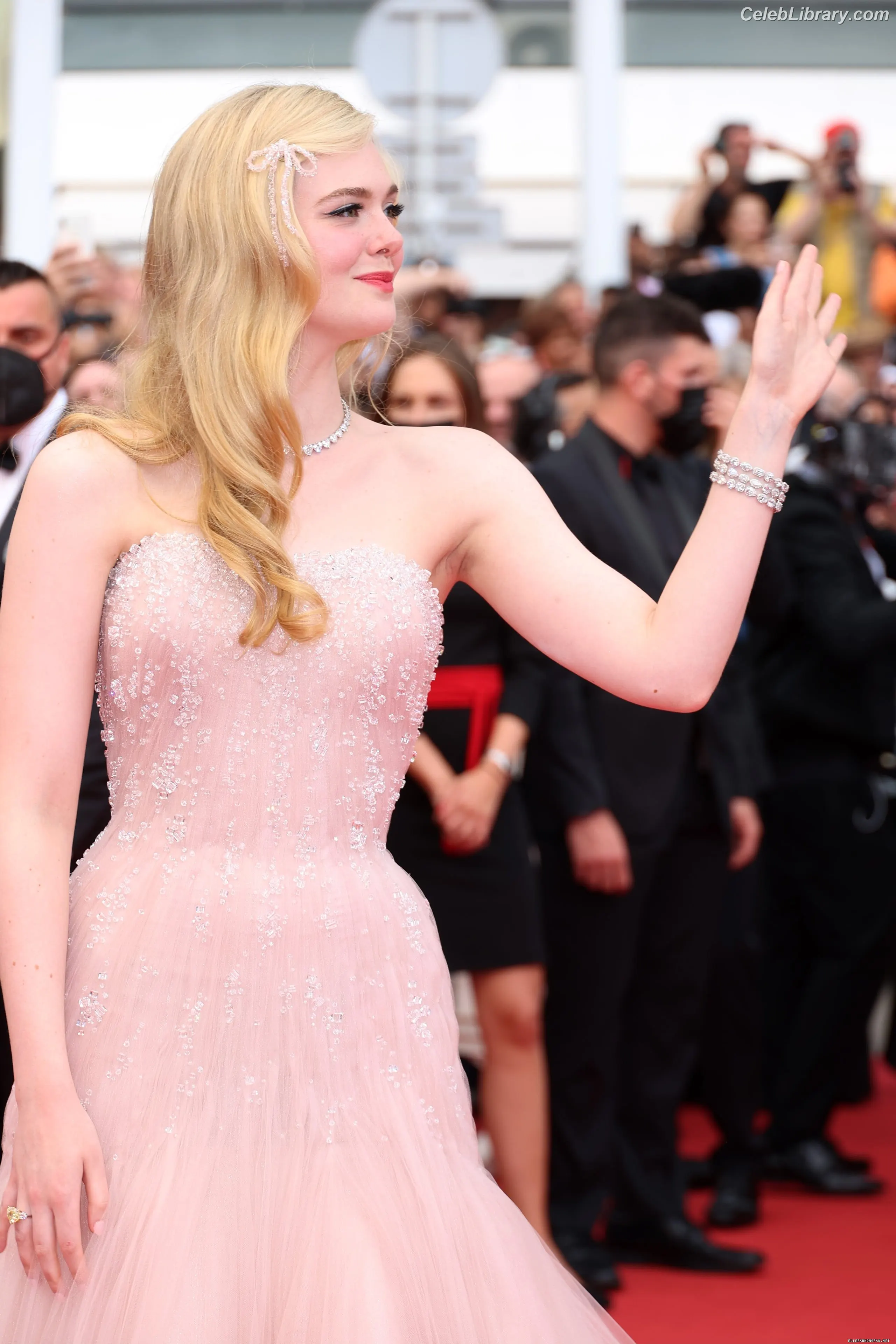 Elle Fanning photo 18 of 4118