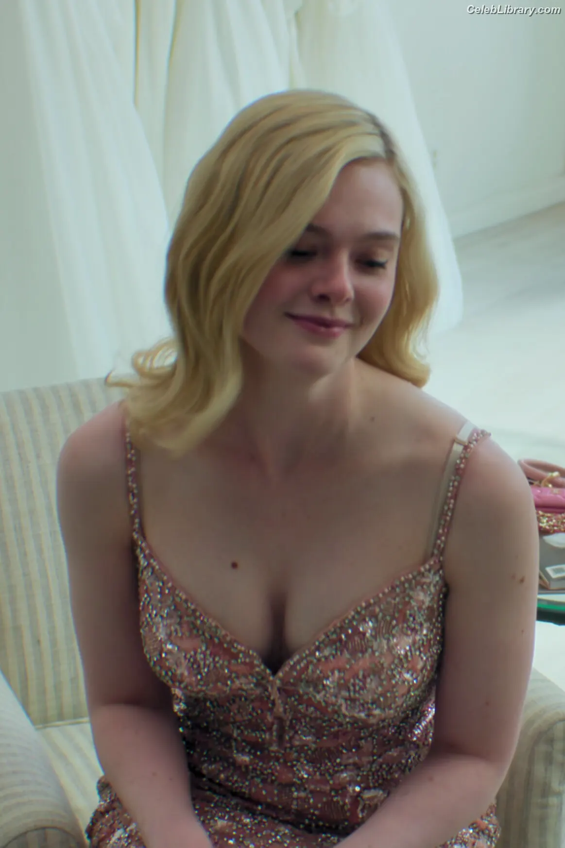 Elle Fanning photo 13 of 4118