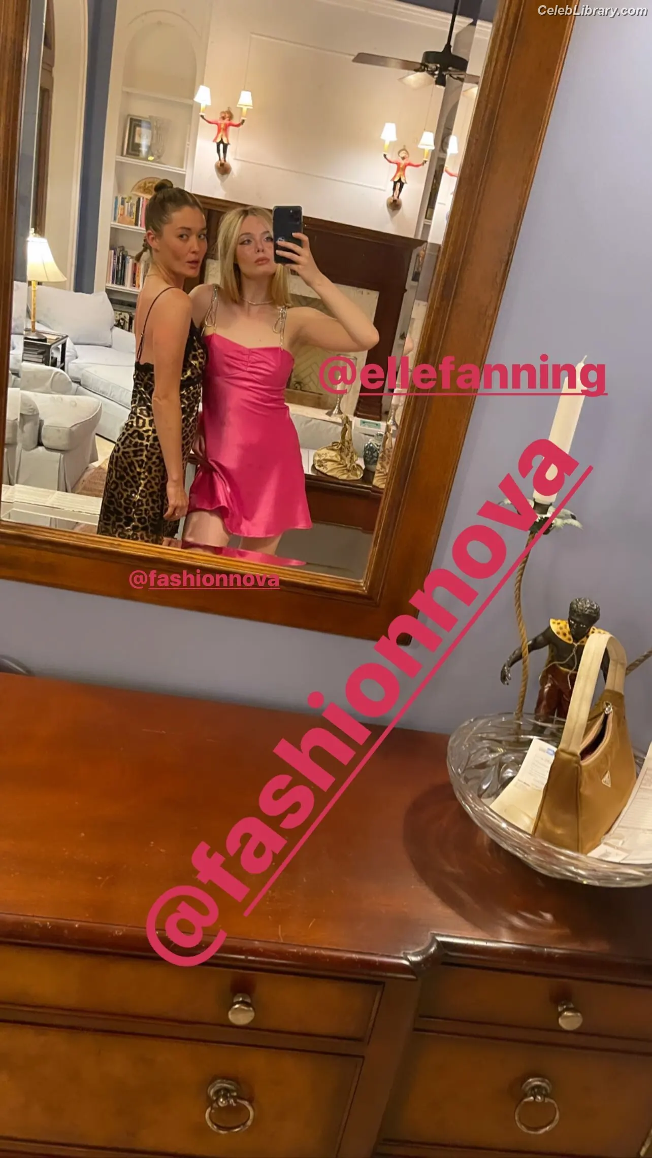 Elle Fanning photo 8 of 4118