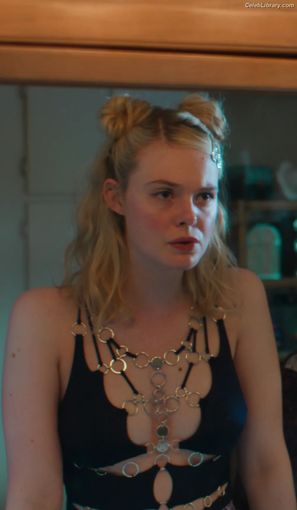 Elle Fanning photo 11 of 4118