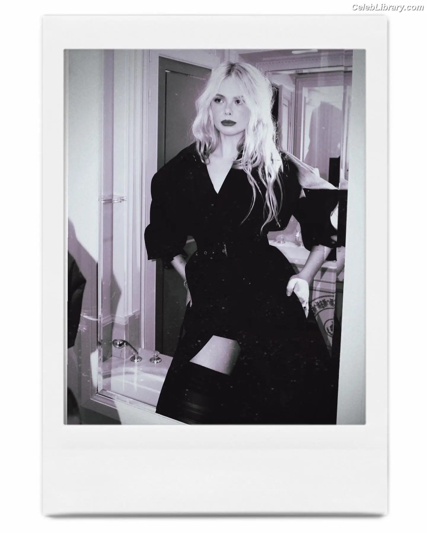 Elle Fanning photo 5 of 4118