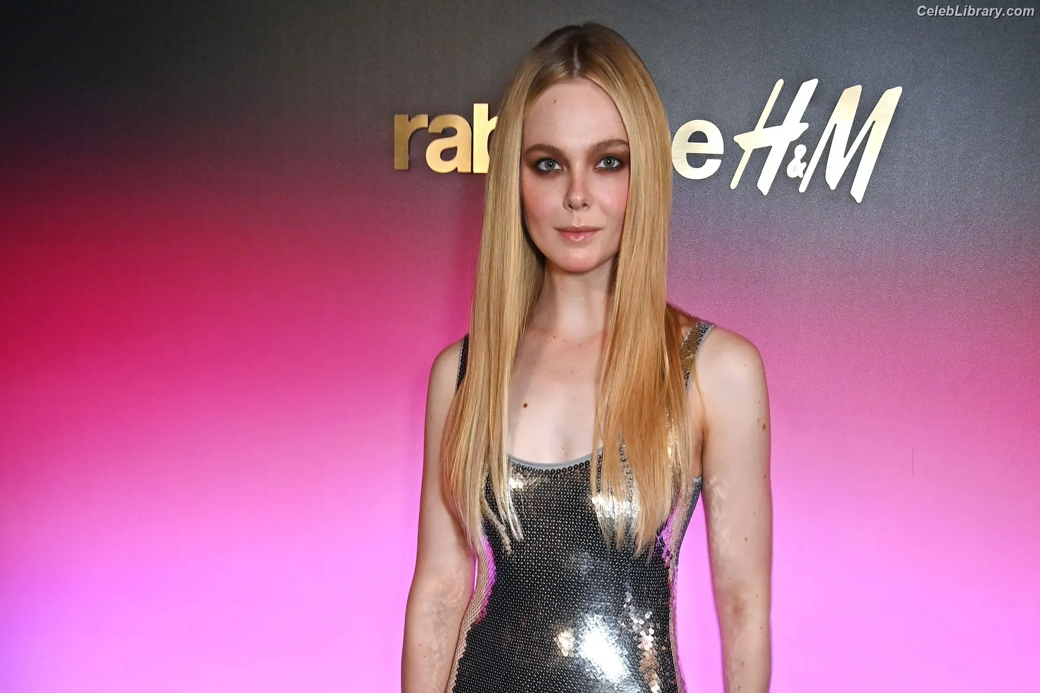 Elle Fanning photo 17 of 4118