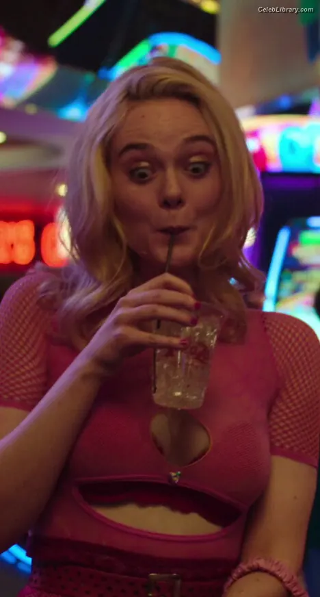 Elle Fanning photo 4 of 4118