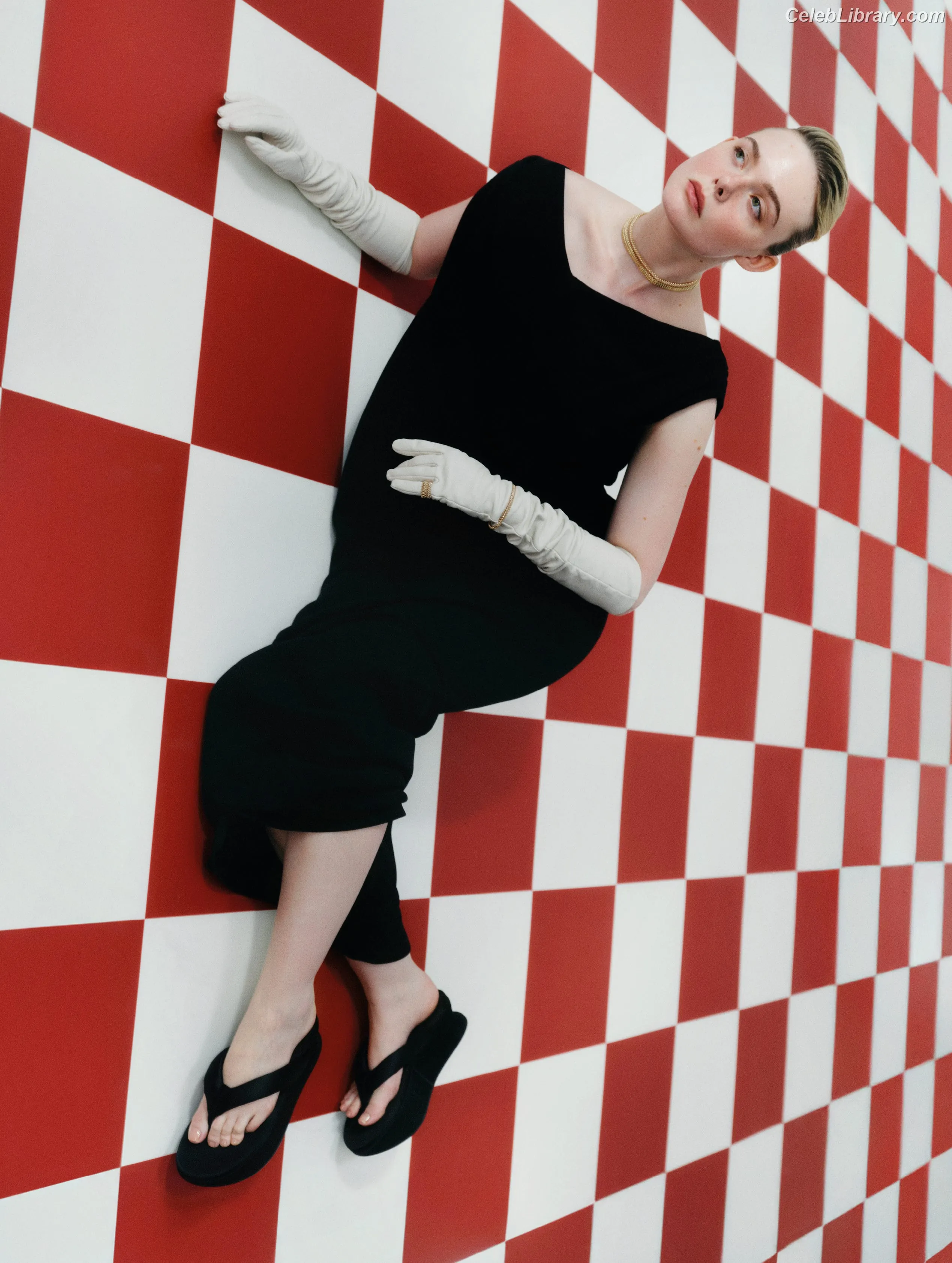 Elle Fanning photo 24 of 4118