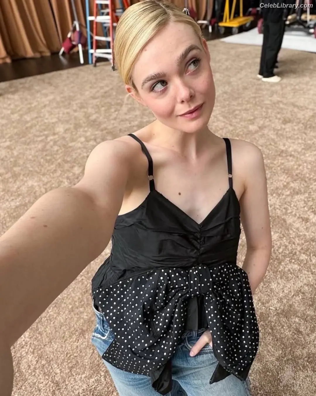 Elle Fanning photo 19 of 4118