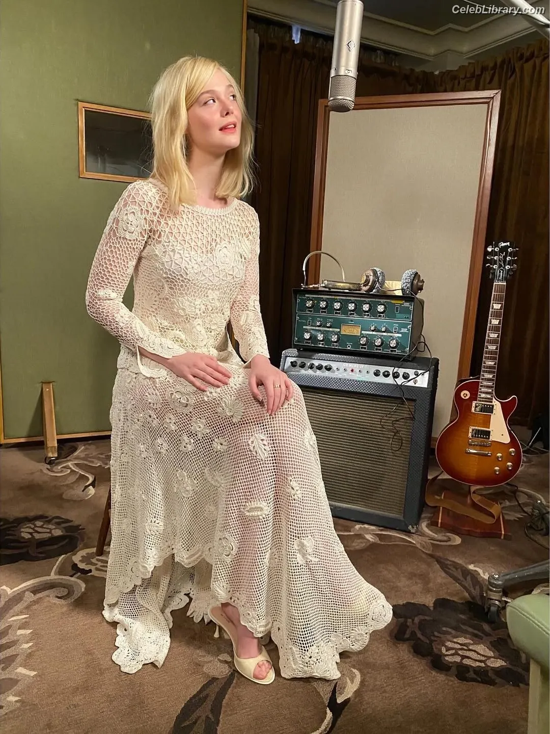 Elle Fanning photo 6 of 4118
