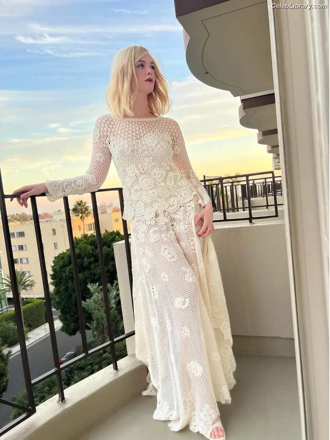 Elle Fanning photo 7 of 4118