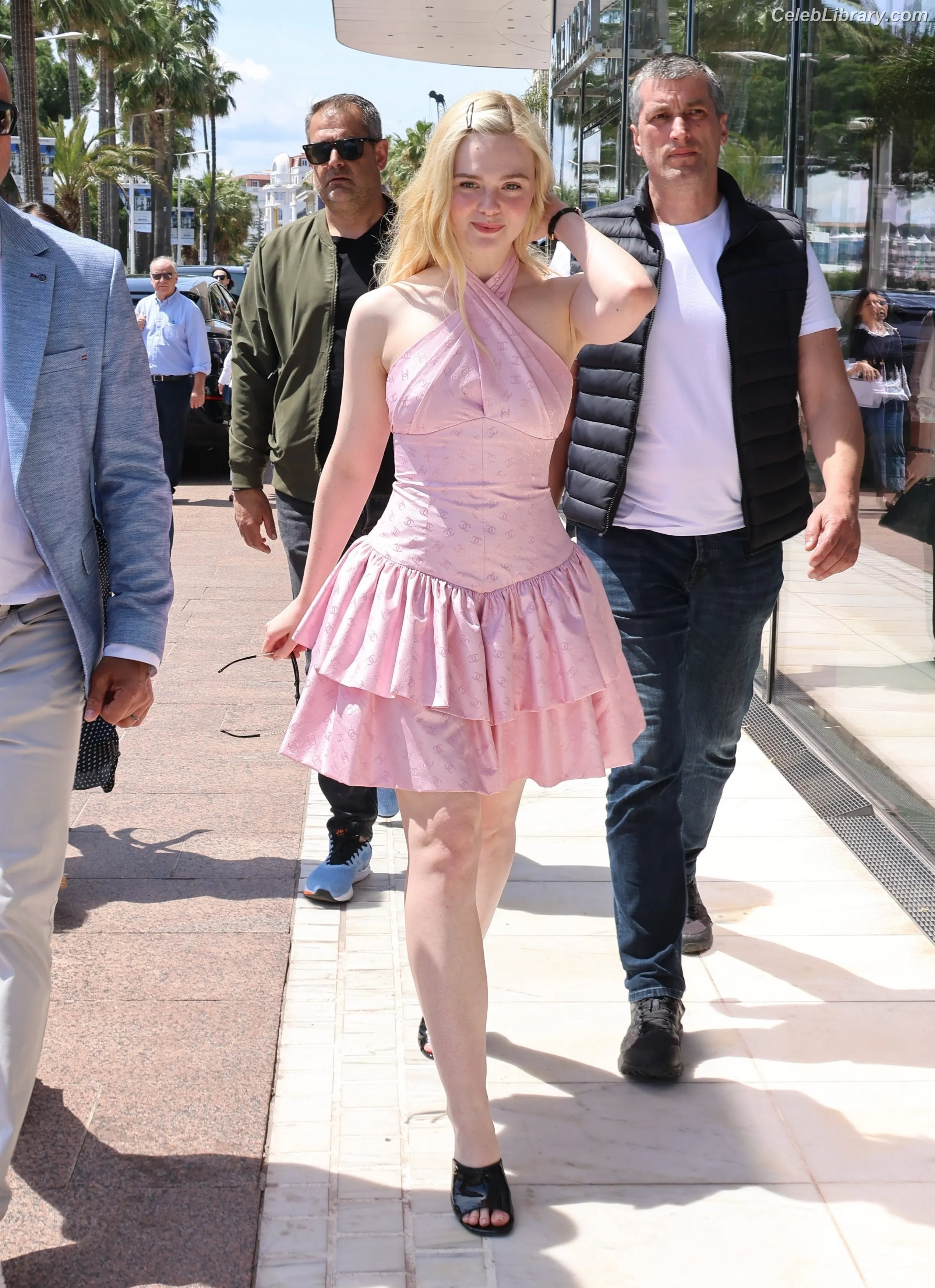 Elle Fanning photo 18 of 4118