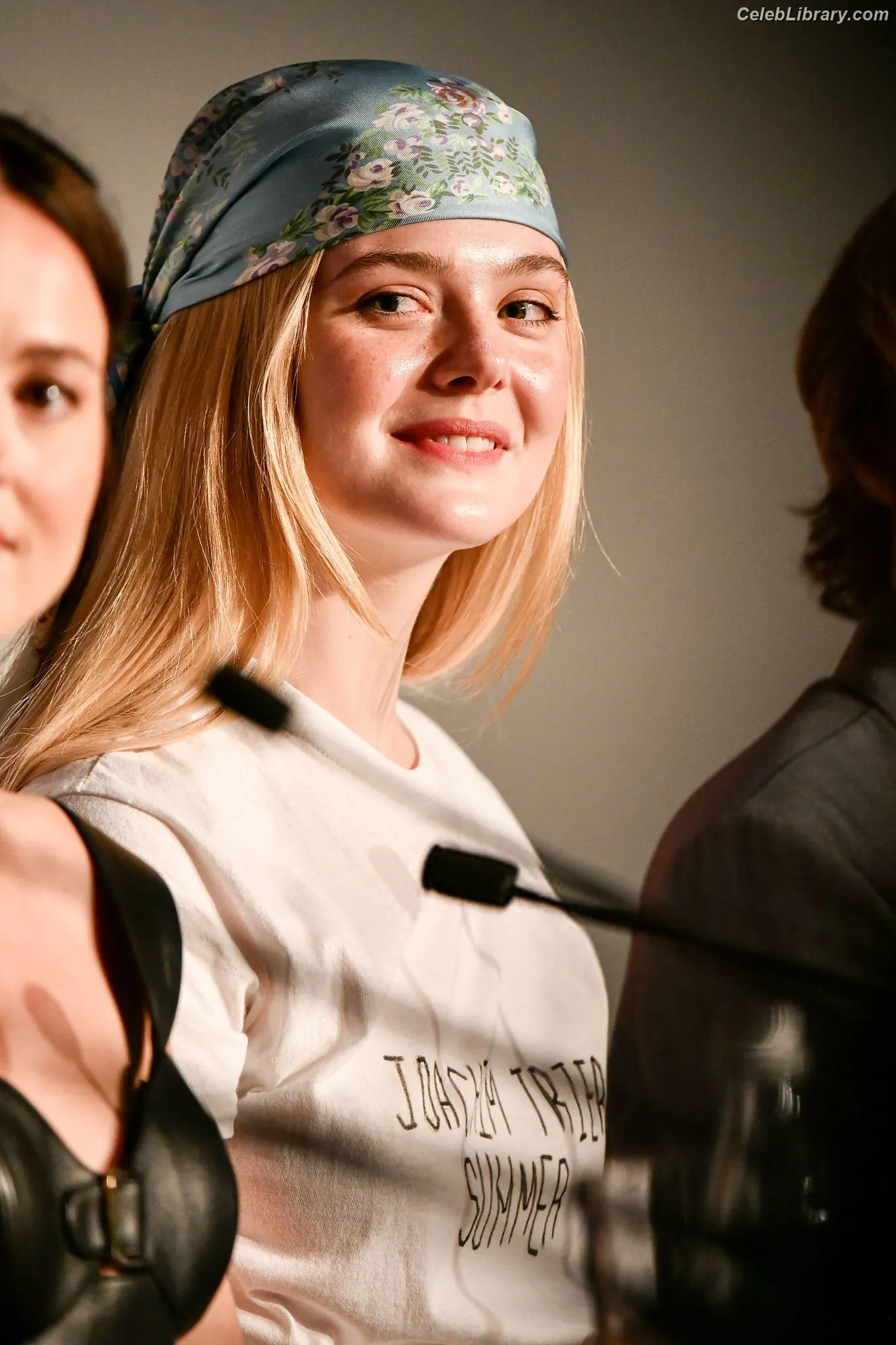 Elle Fanning photo 5 of 4118