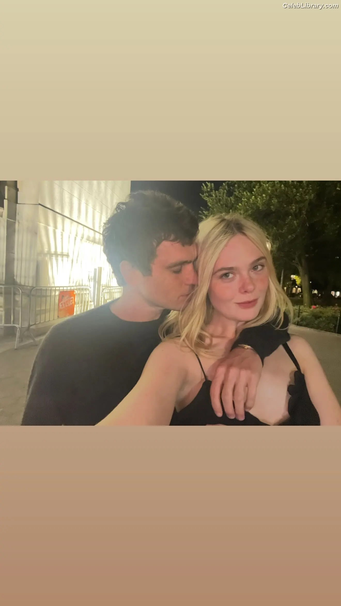 Elle Fanning photo 23 of 4118