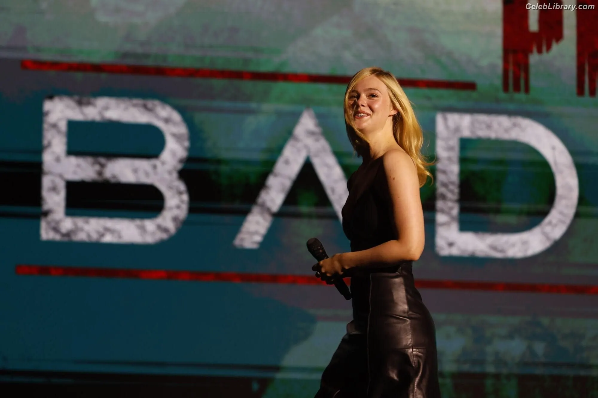 Elle Fanning photo 18 of 4118