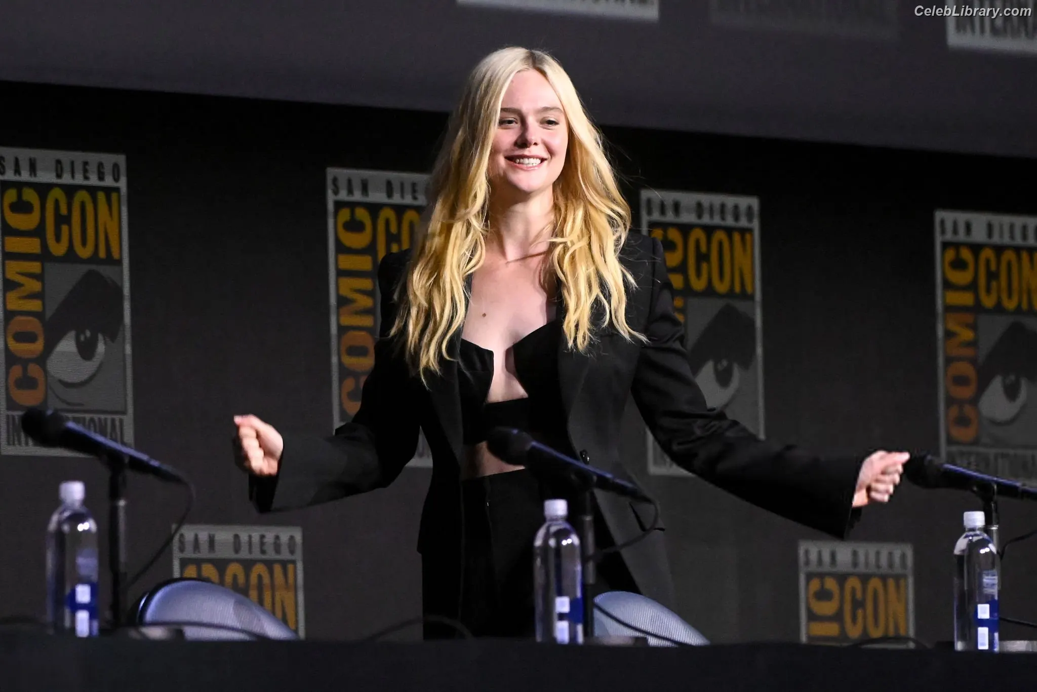 Elle Fanning photo 19 of 4118