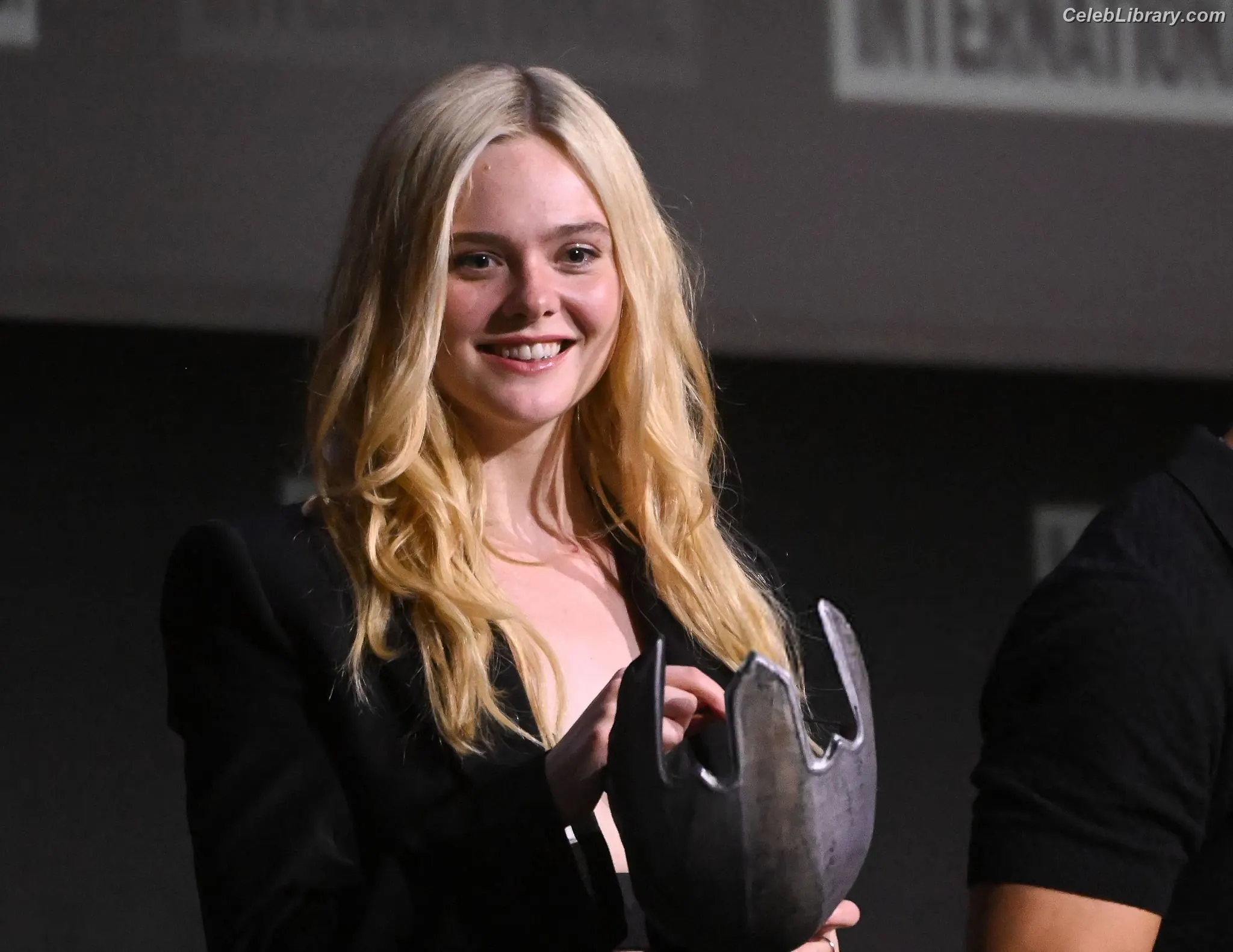 Elle Fanning photo 18 of 4118