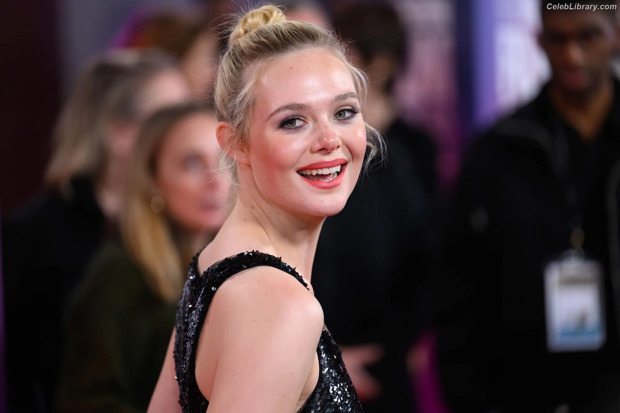 Elle Fanning photo 20 of 4118