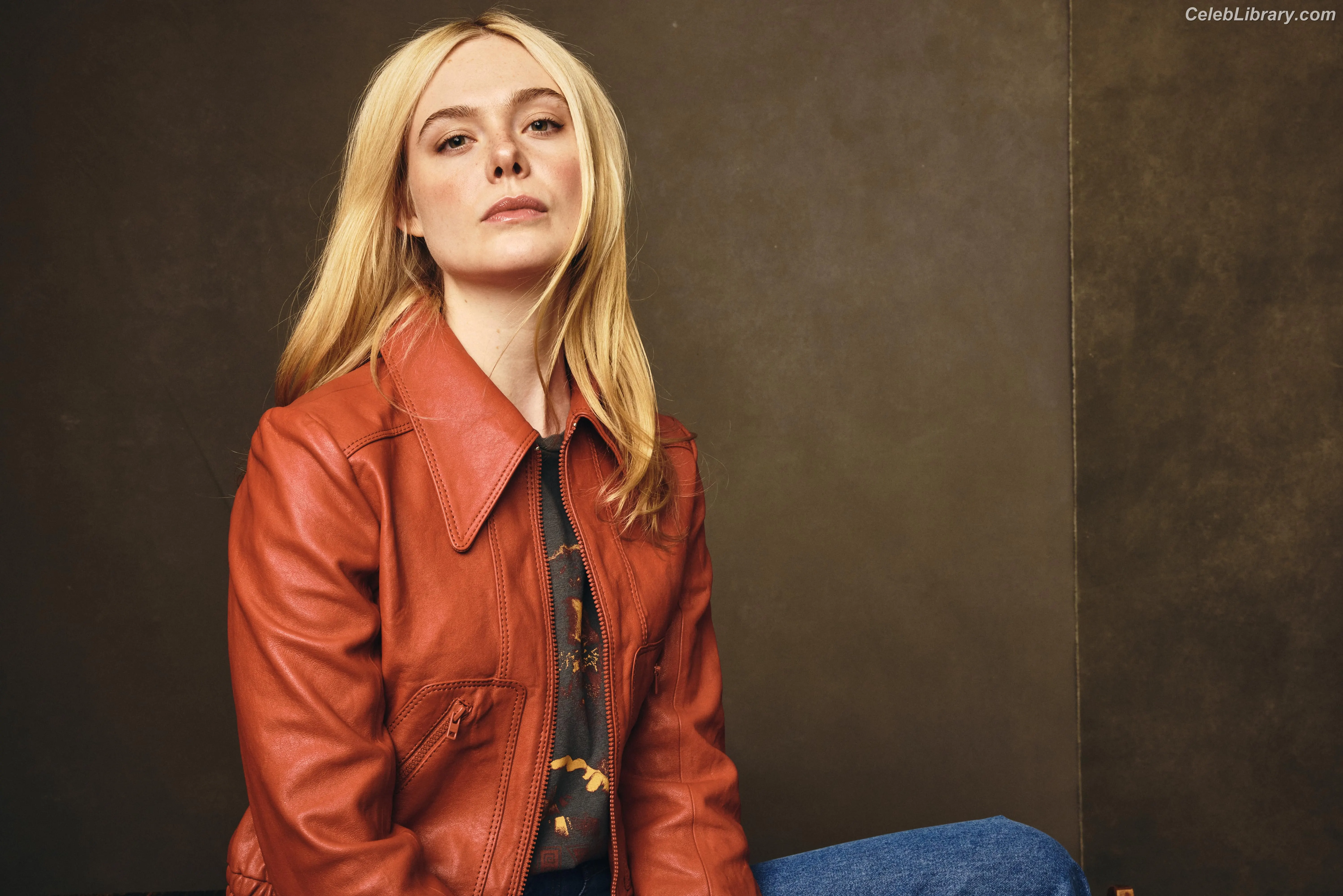 Elle Fanning photo 2 of 4118