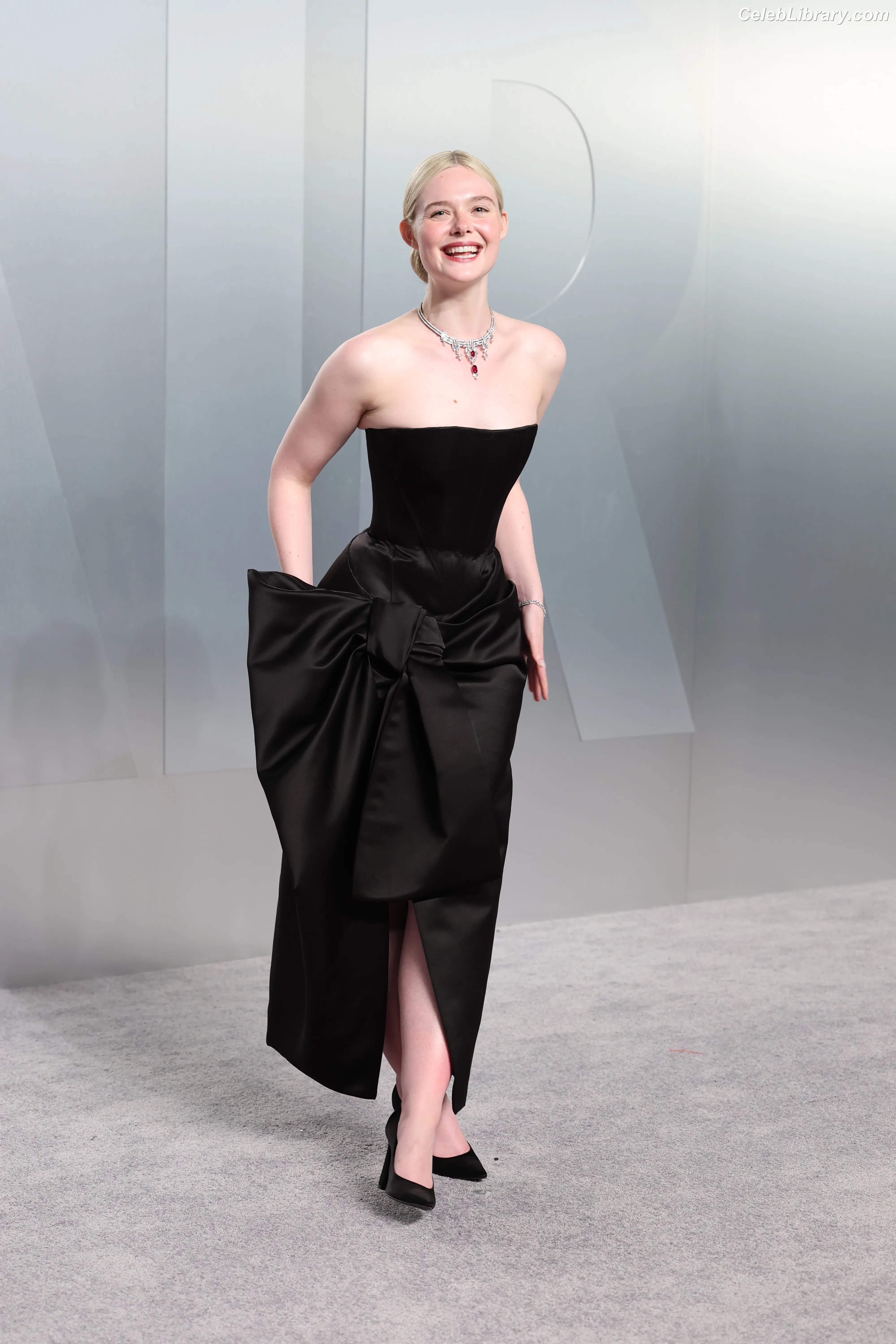Elle Fanning photo 12 of 4118