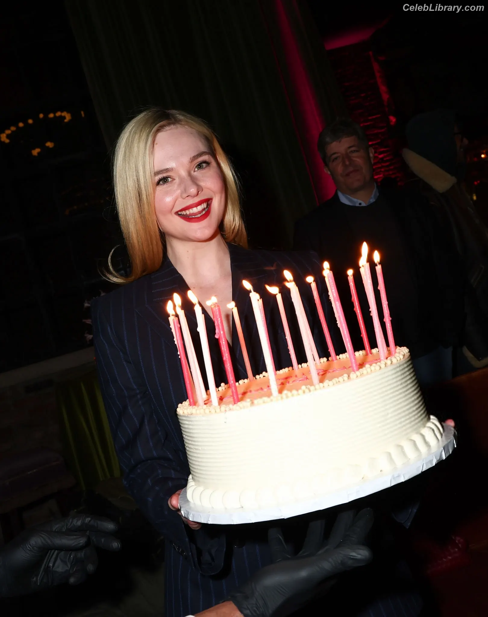 Elle Fanning photo 6 of 4118
