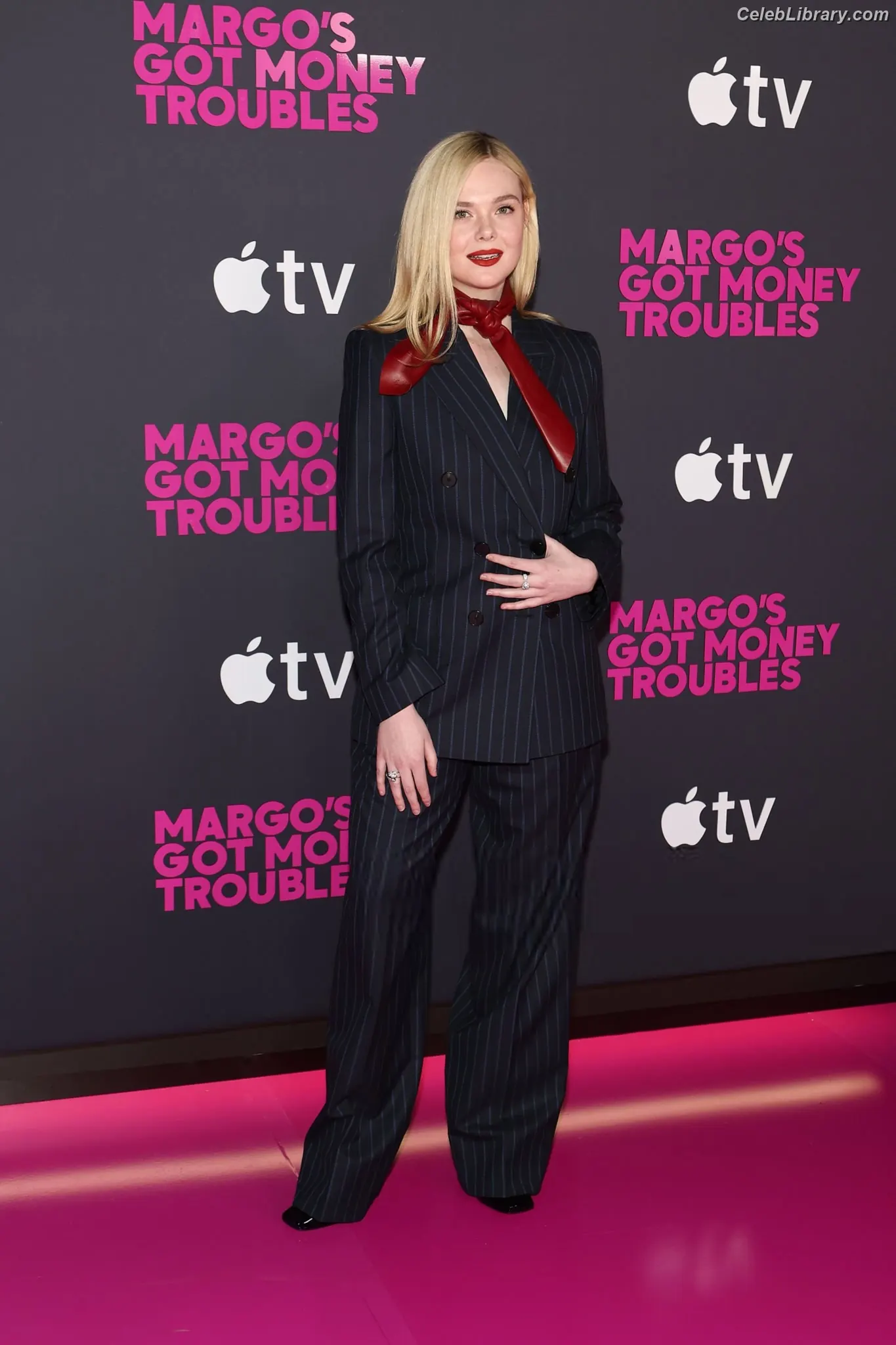 Elle Fanning photo 18 of 4118
