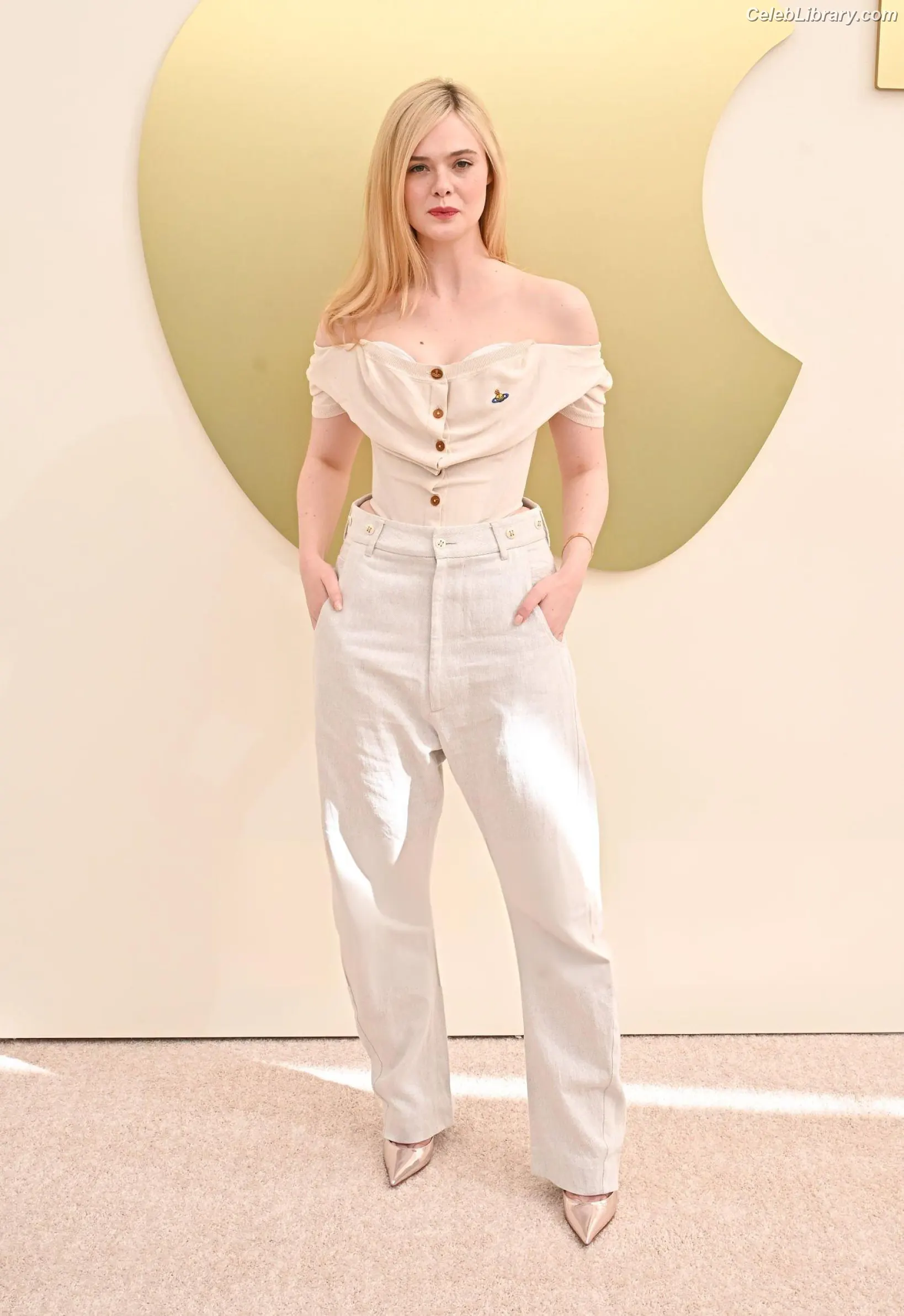 Elle Fanning photo 8 of 4118