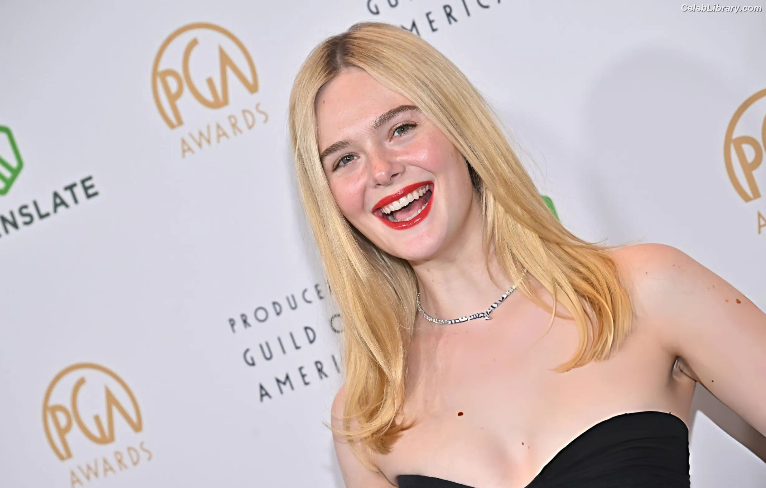 Elle Fanning photo 3 of 4118