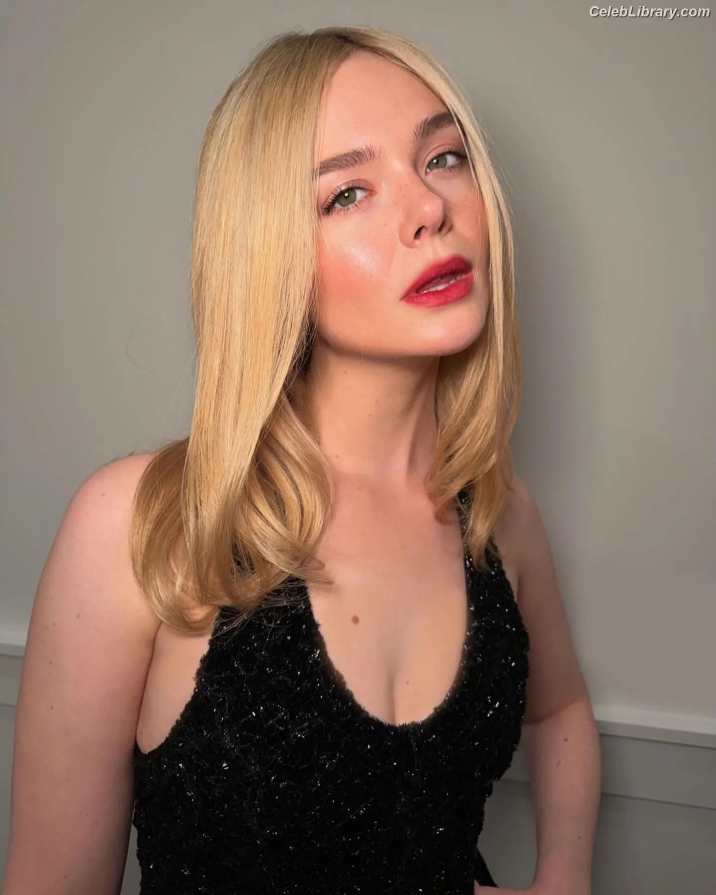 Elle Fanning photo 8 of 4118