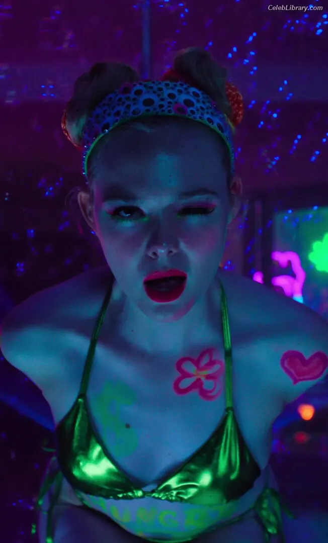 Elle Fanning photo 15 of 4118