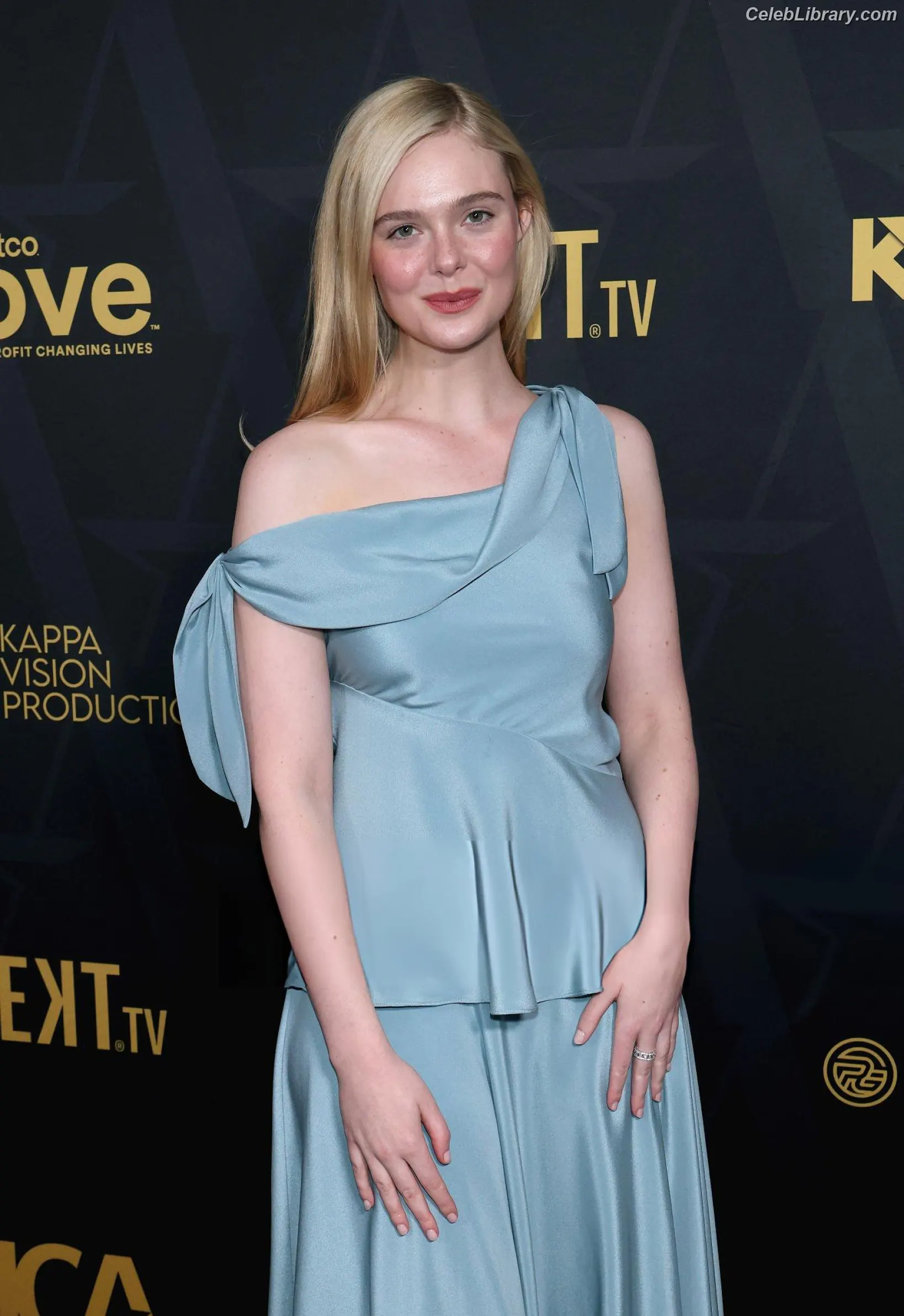 Elle Fanning photo 6 of 4118
