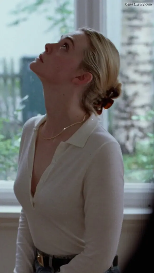 Elle Fanning photo 12 of 4118