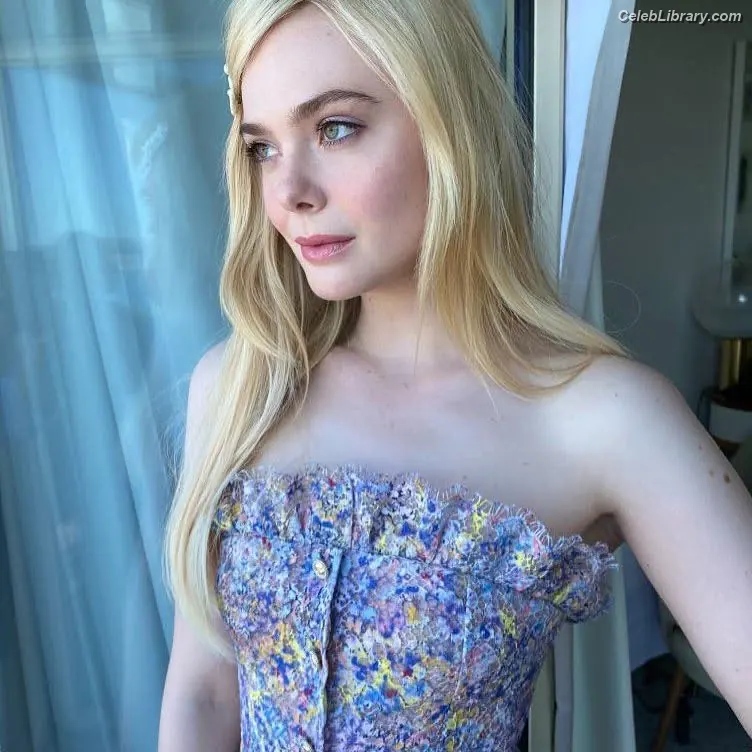 Elle Fanning photo 24 of 4118