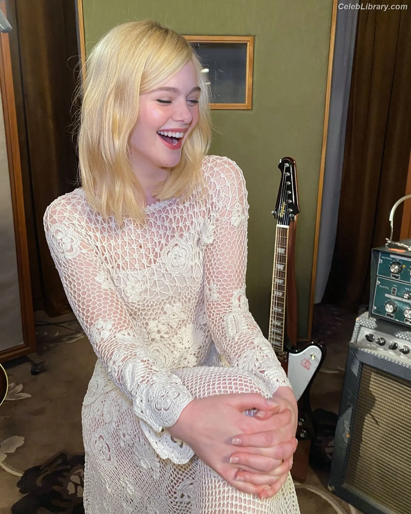 Elle Fanning photo 3 of 4118
