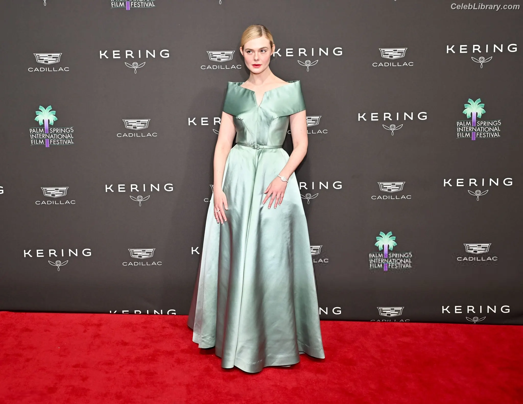 Elle Fanning photo 4 of 4118