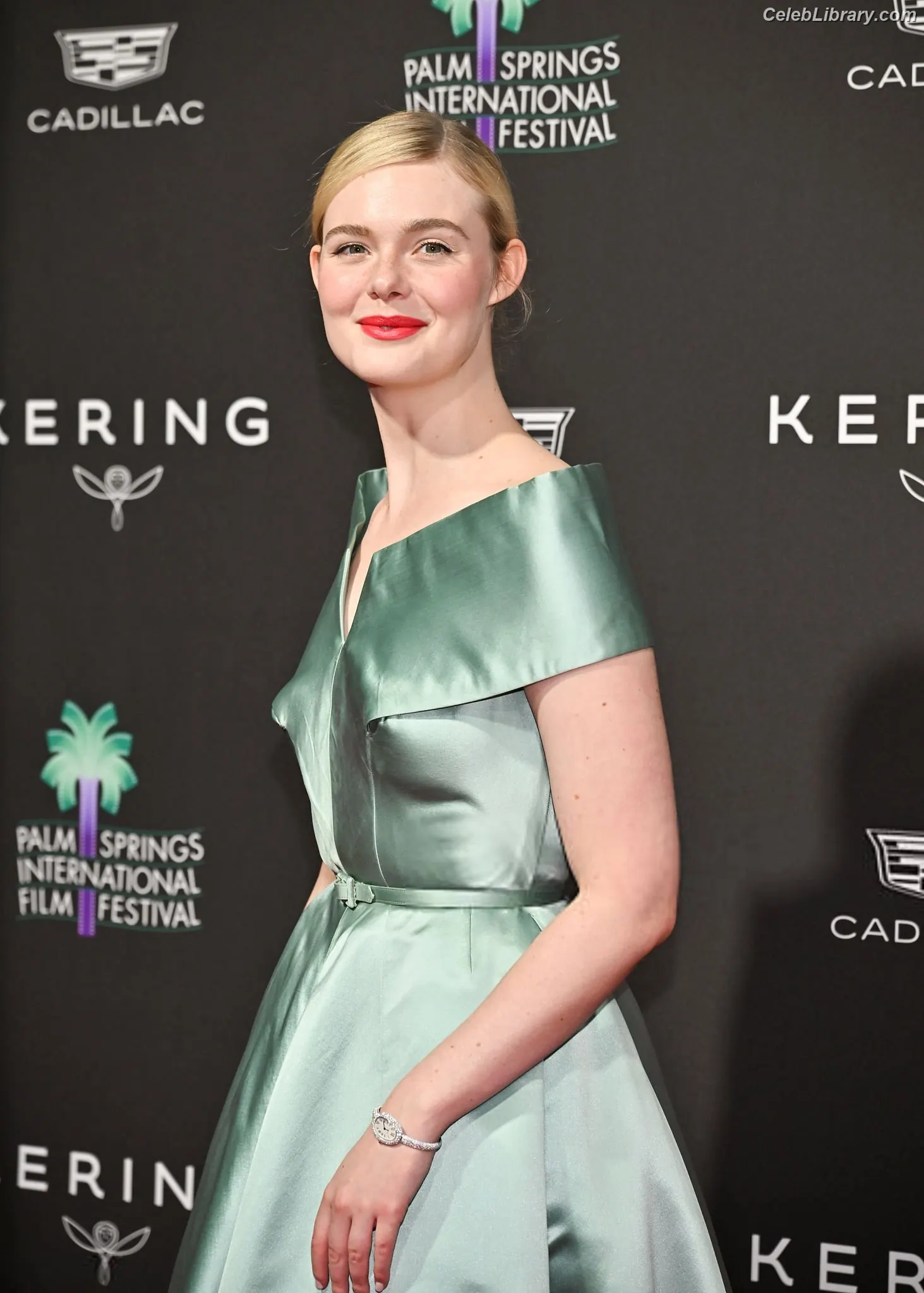 Elle Fanning photo 9 of 4118