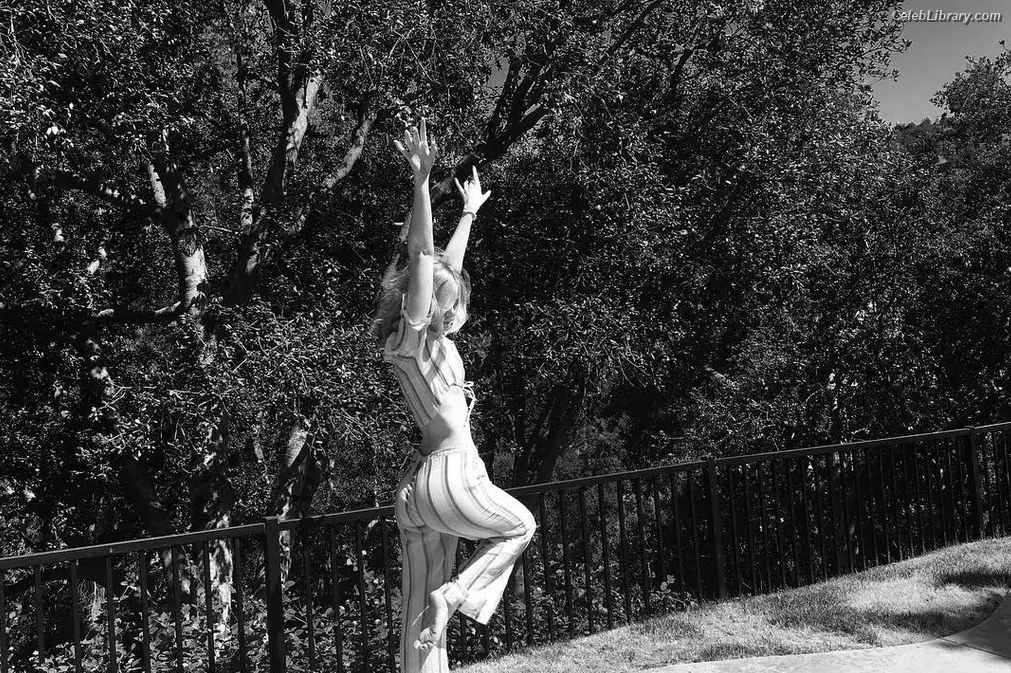 Elle Fanning photo 10 of 4118