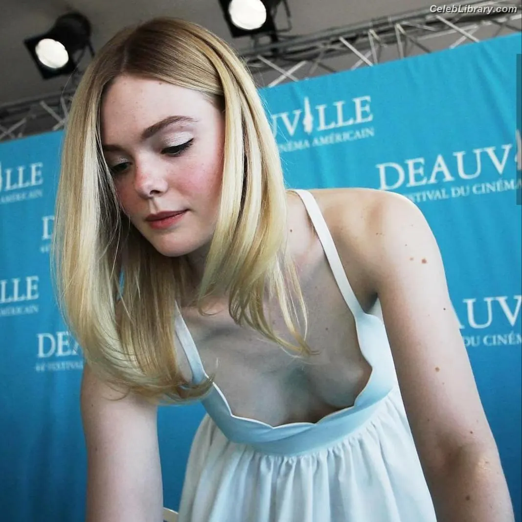 Elle Fanning photo 21 of 4118