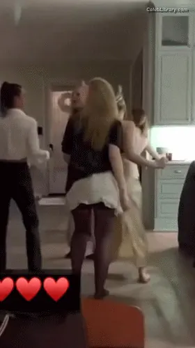 Elle Fanning photo 1 of 4118