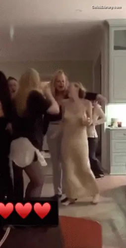 Elle Fanning photo 2 of 4118