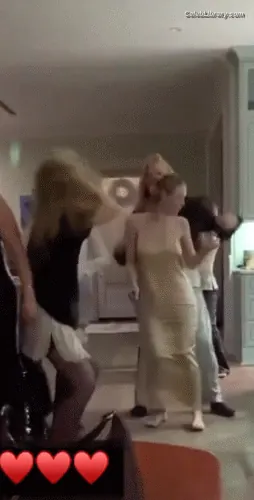Elle Fanning photo 3 of 4118