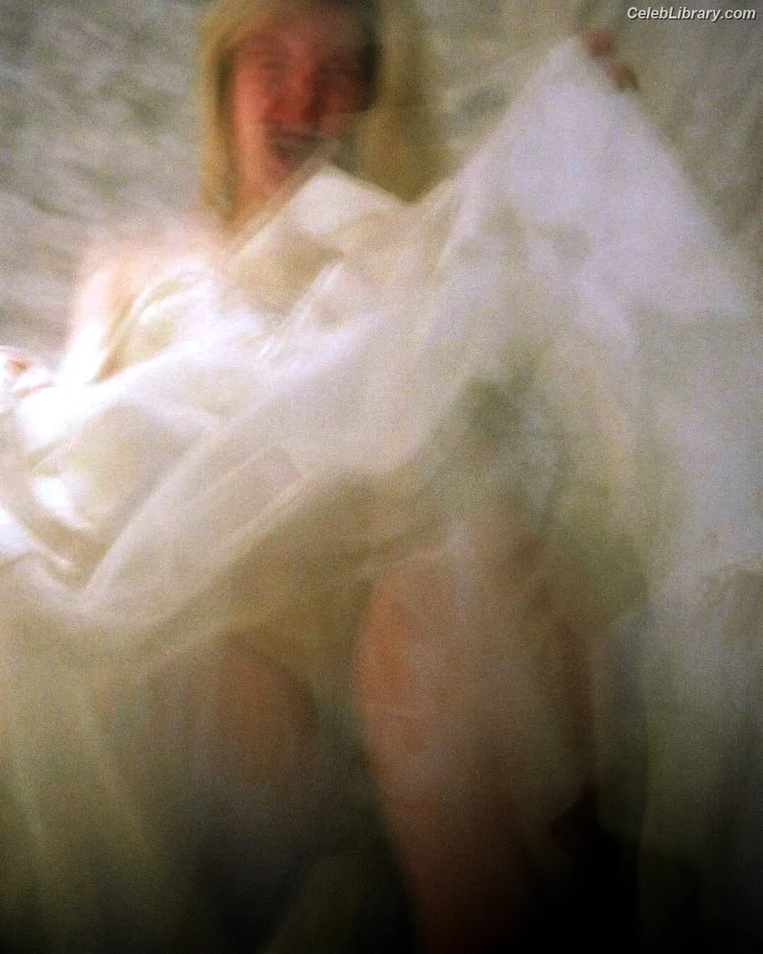 Elle Fanning photo 7 of 4118