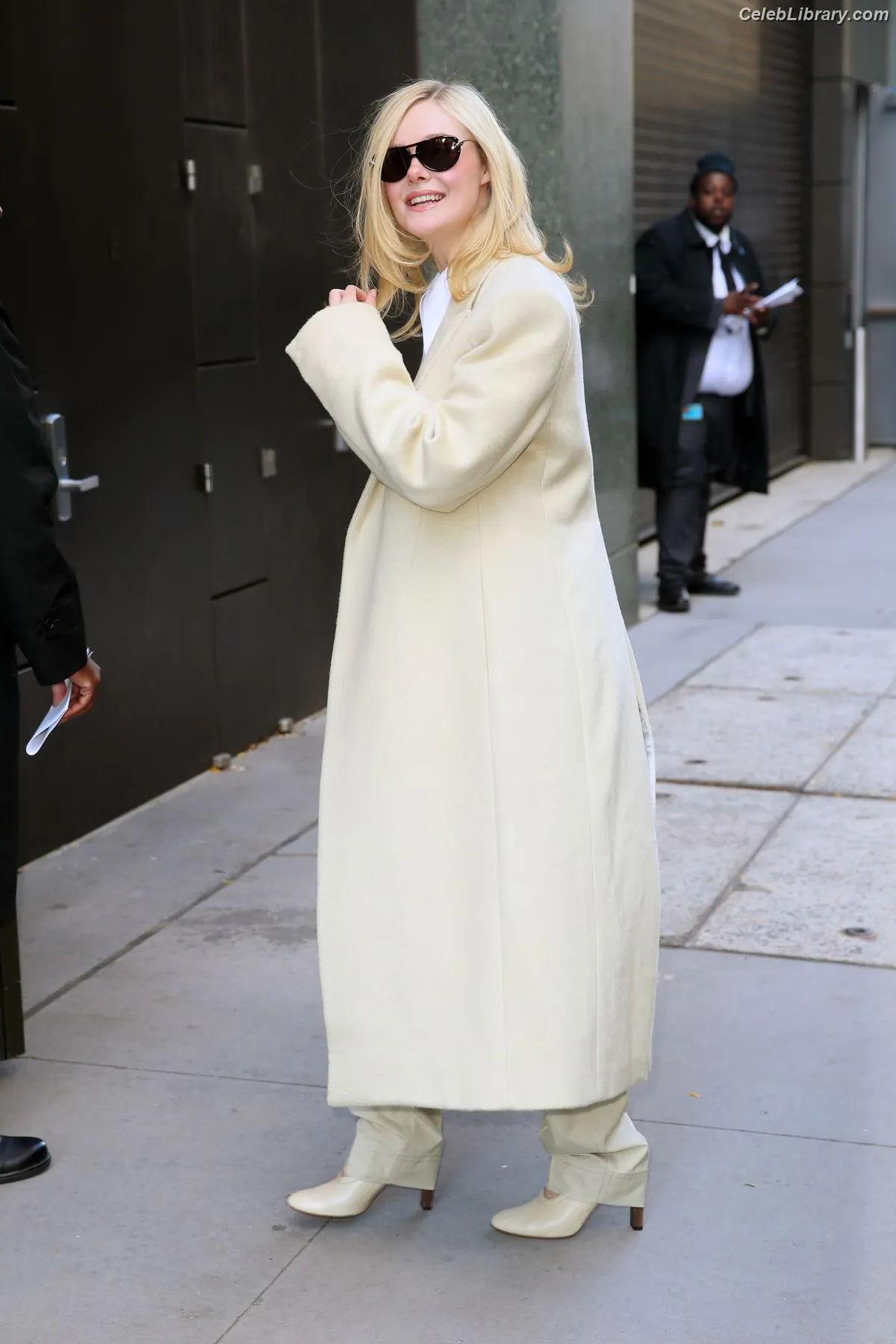 Elle Fanning photo 13 of 4118