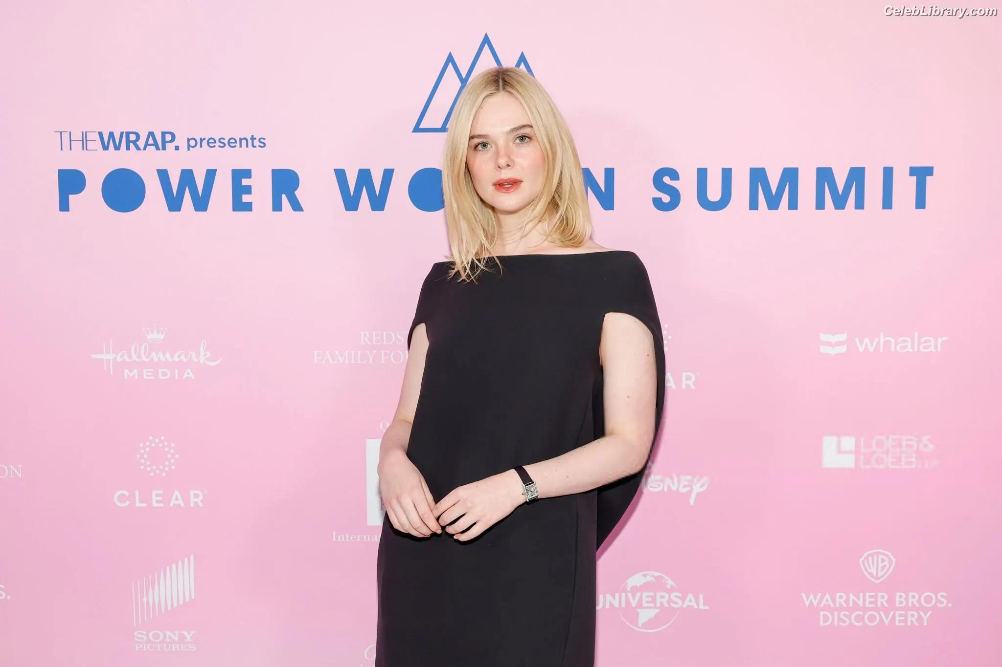 Elle Fanning photo 23 of 4118