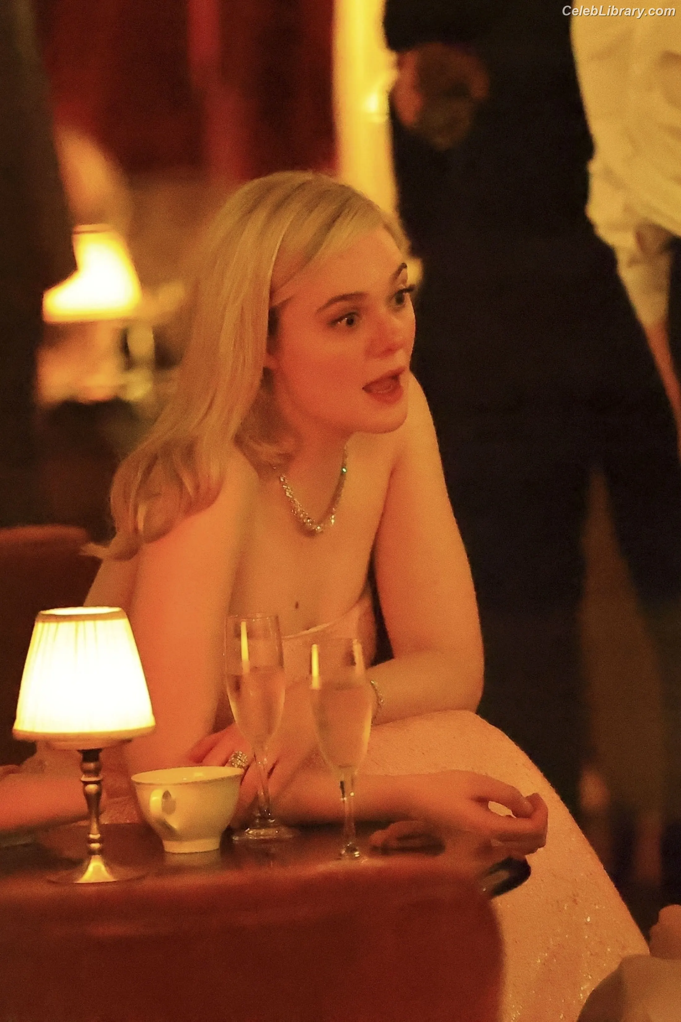 Elle Fanning photo 20 of 4118