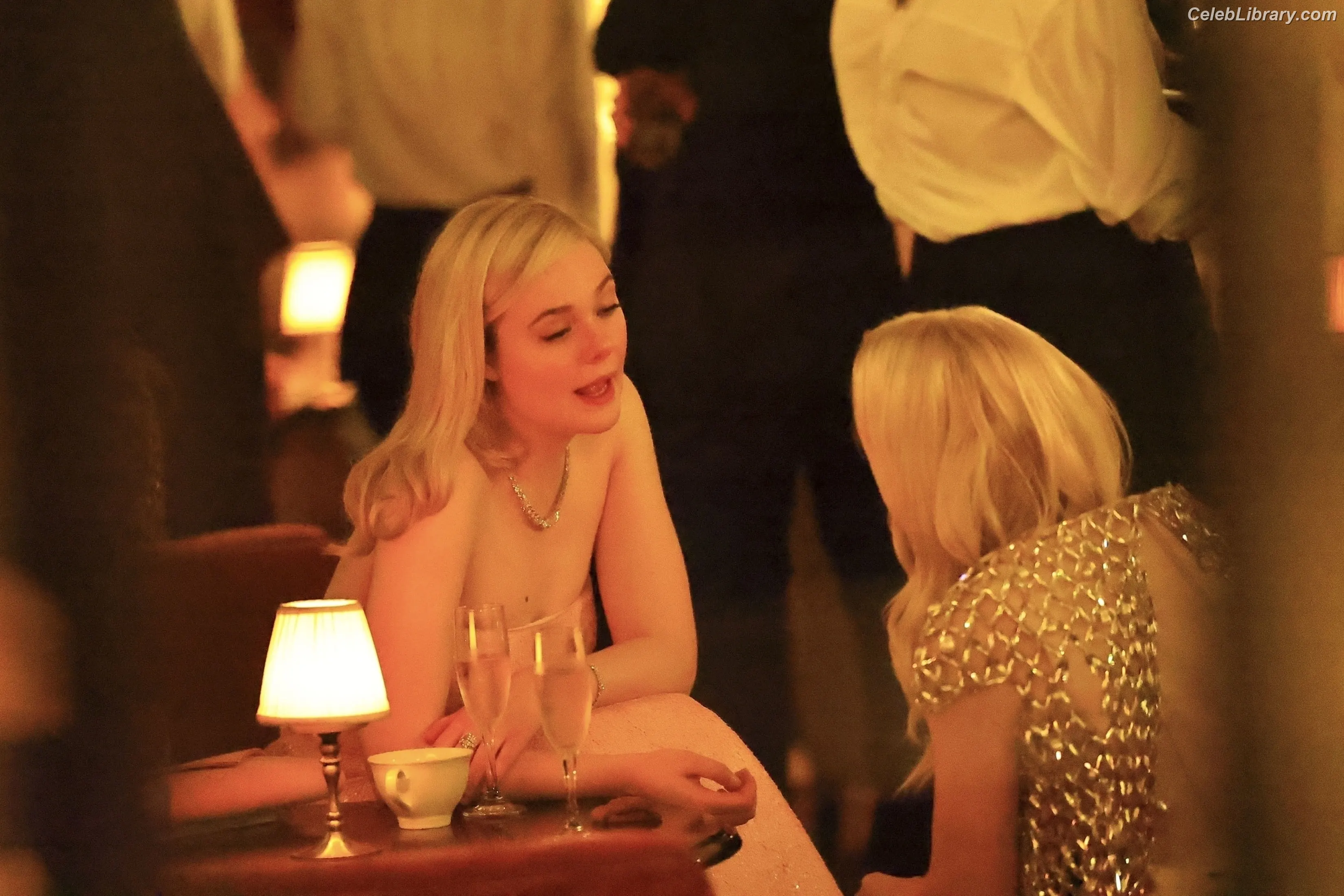Elle Fanning photo 2 of 4118