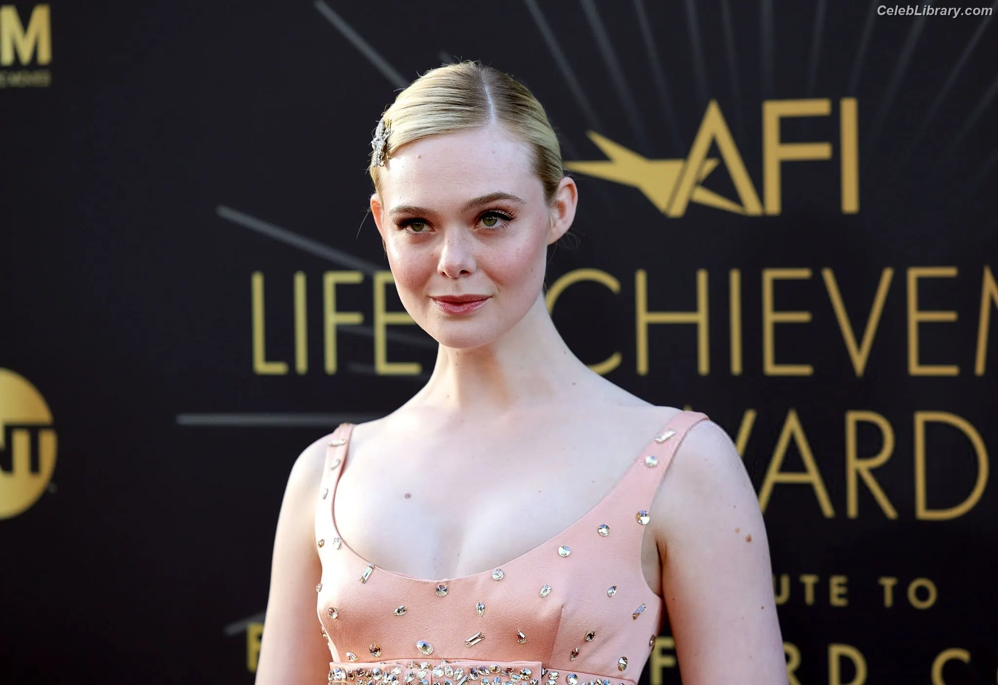 Elle Fanning photo 21 of 4118