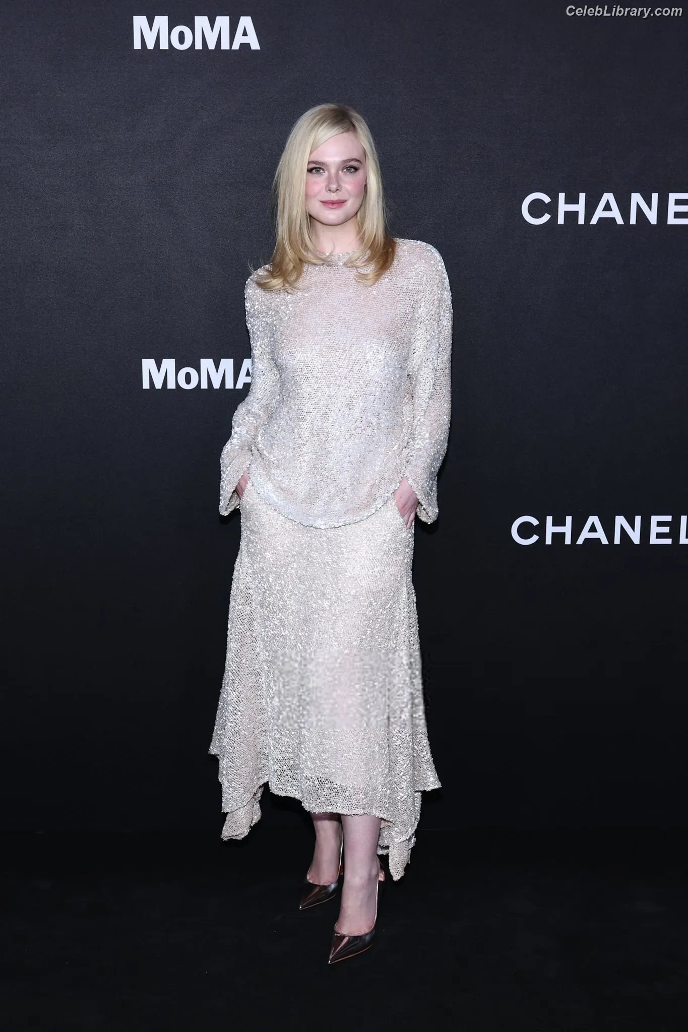 Elle Fanning photo 10 of 4118