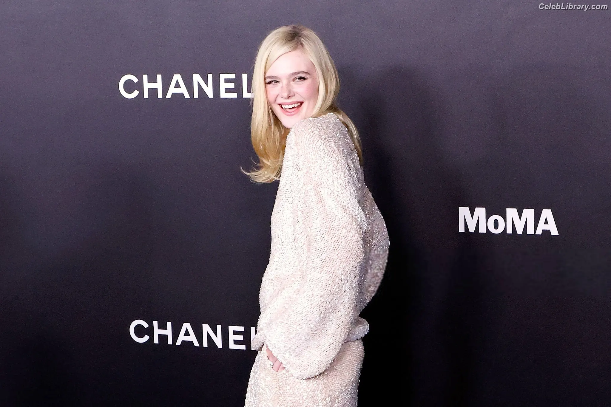 Elle Fanning photo 15 of 4118