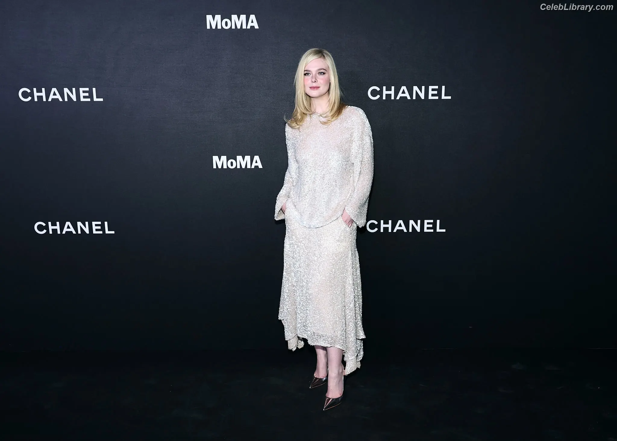 Elle Fanning photo 12 of 4118