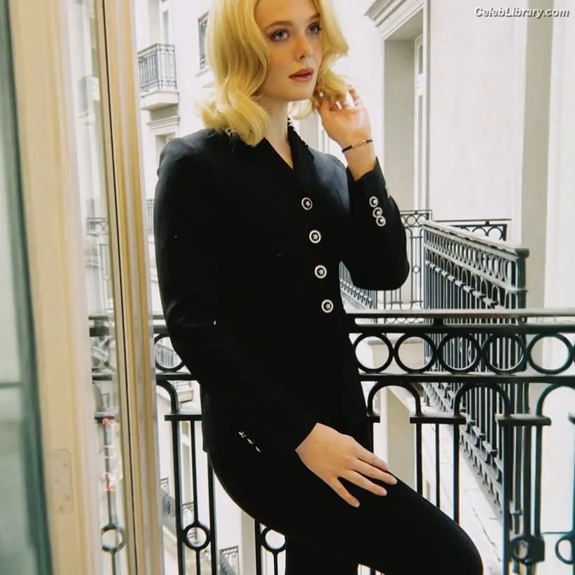 Elle Fanning photo 24 of 4118