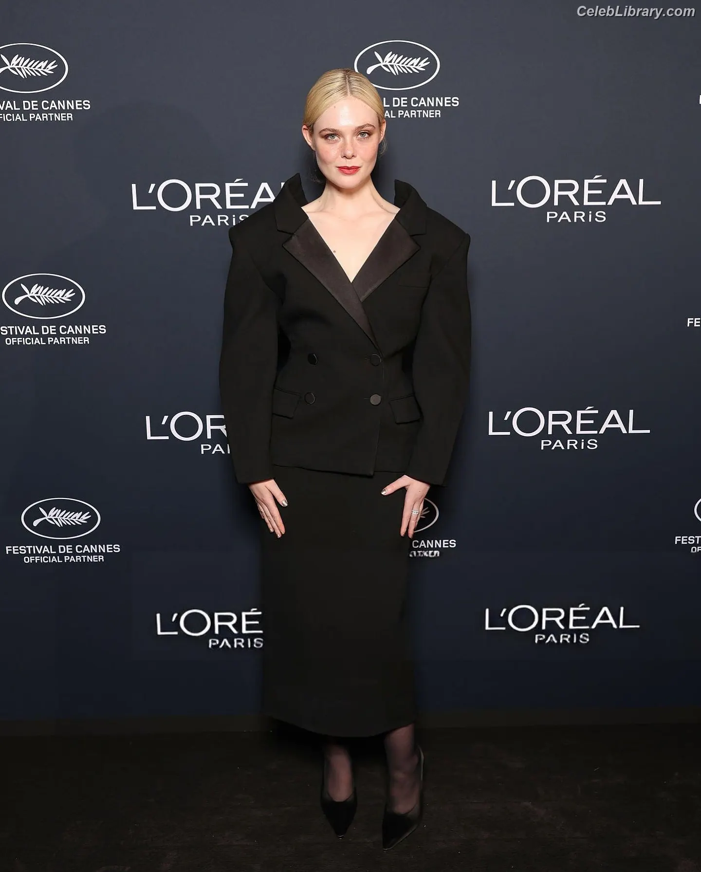 Elle Fanning photo 18 of 4118